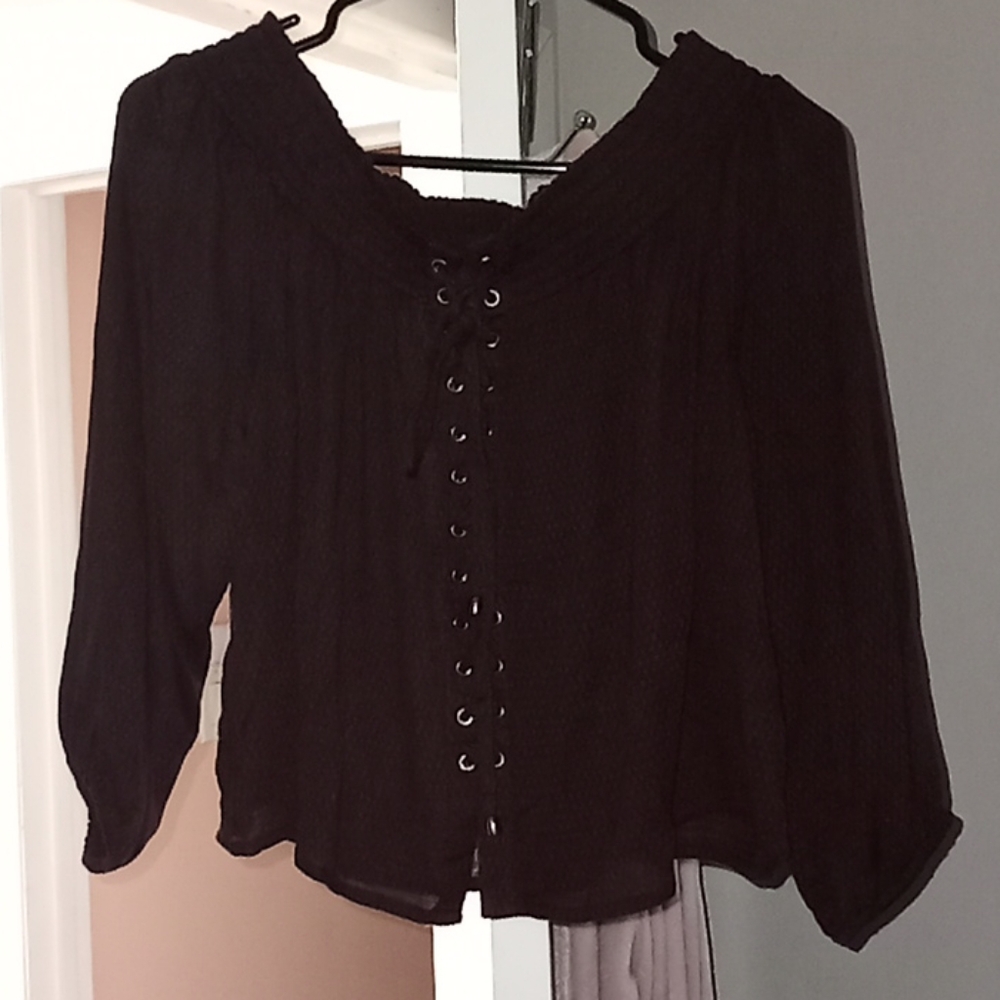 💲3/25💲 Off shoulder Harlow top